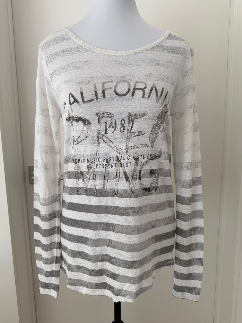 MONARI Top 100% Linen California Dreaming Long Sleeve Pullover Distressed Detail